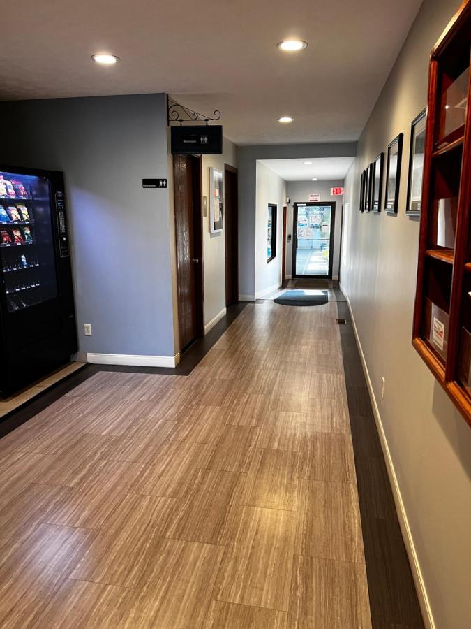 Sky Lodge Inn & Suites - Delavan Exterior foto