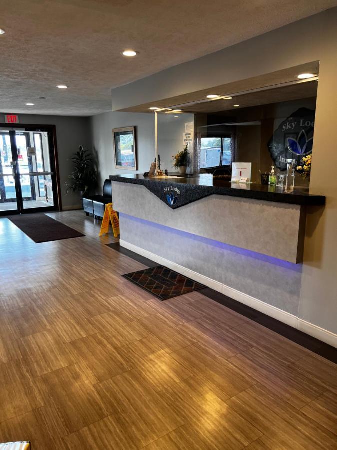Sky Lodge Inn & Suites - Delavan Exterior foto