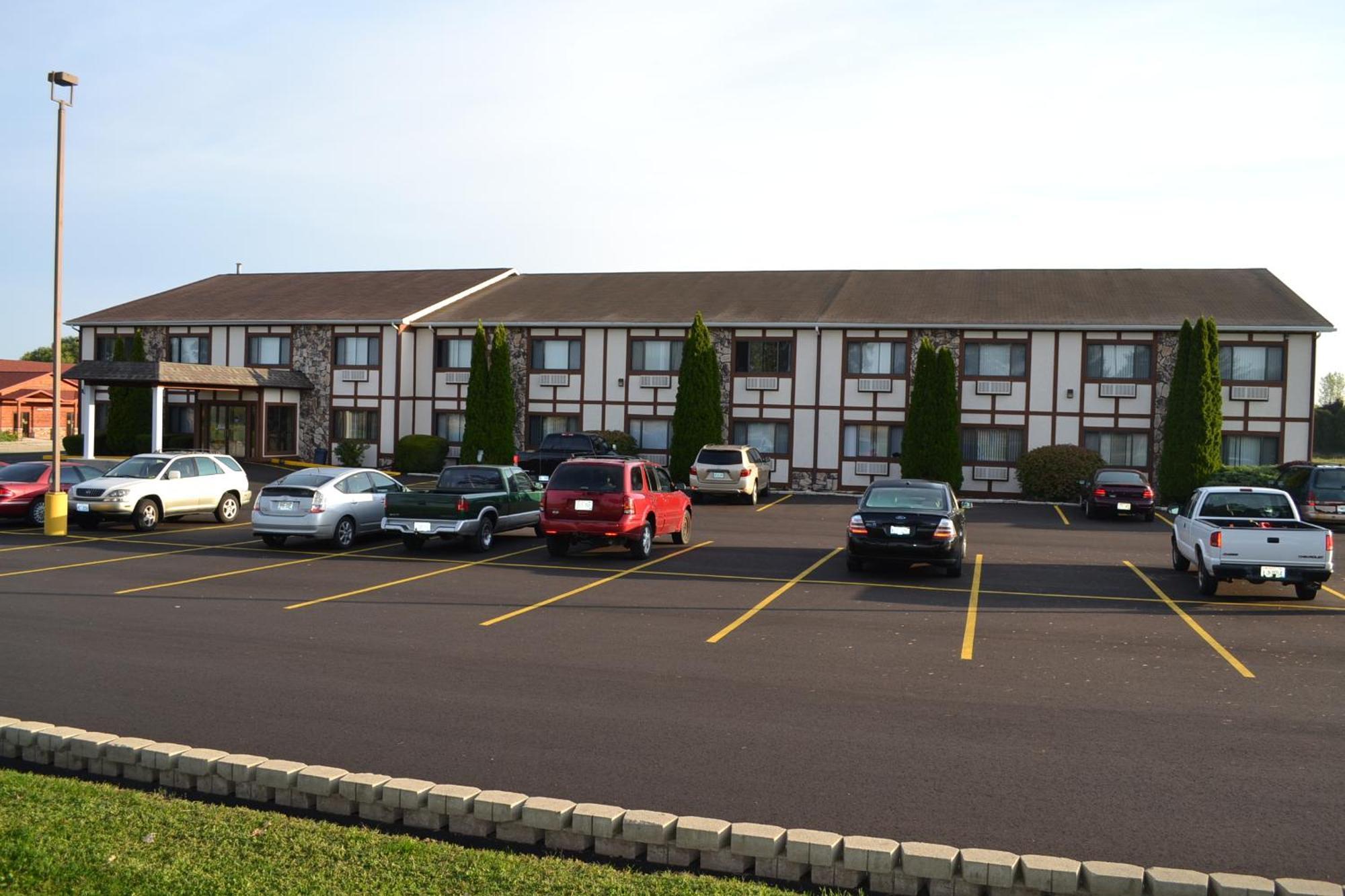Sky Lodge Inn & Suites - Delavan Exterior foto