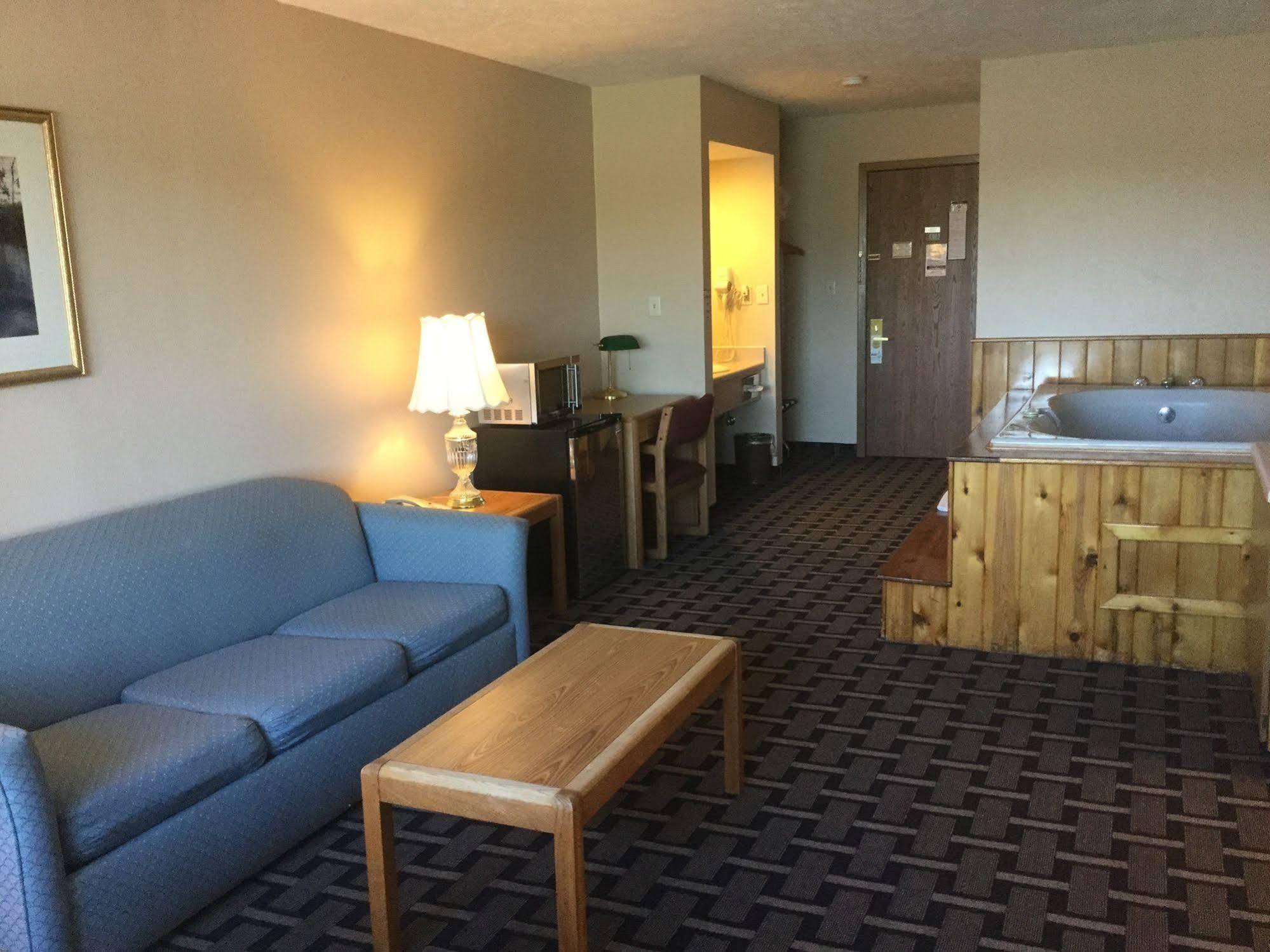 Sky Lodge Inn & Suites - Delavan Exterior foto
