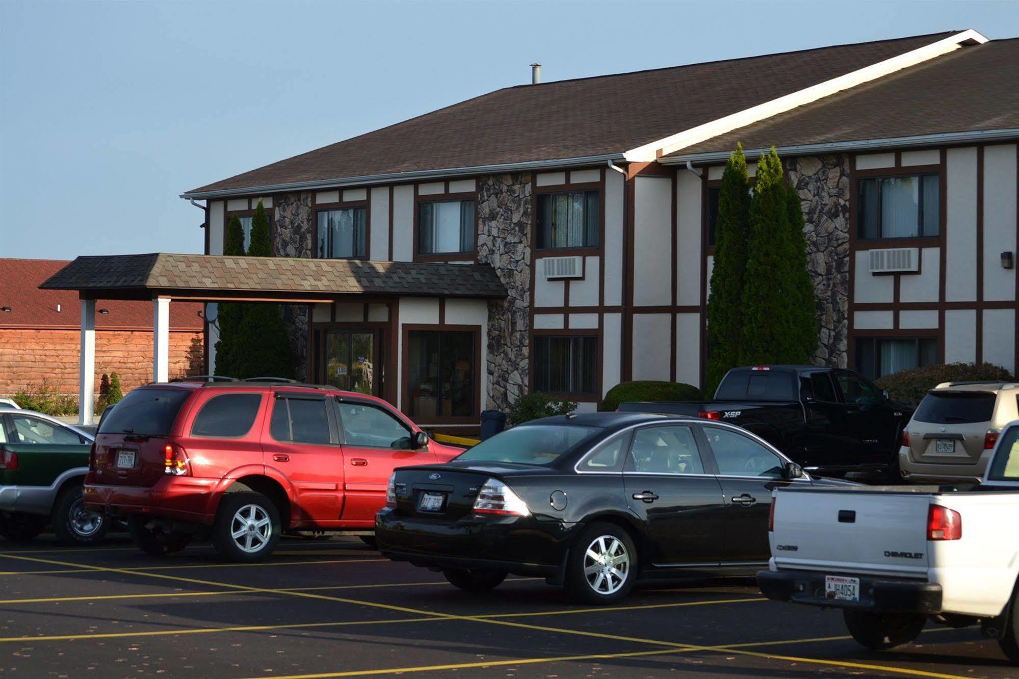 Sky Lodge Inn & Suites - Delavan Exterior foto